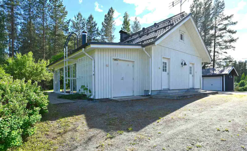 Maison de rive de 1984 rénovée et agrandie en 2011 (73,5 m²) + sauna, 75 m de rive privée et 8 500 m² sur l’Onkivesi — Väisälänmäki / Lapinlahti — 7