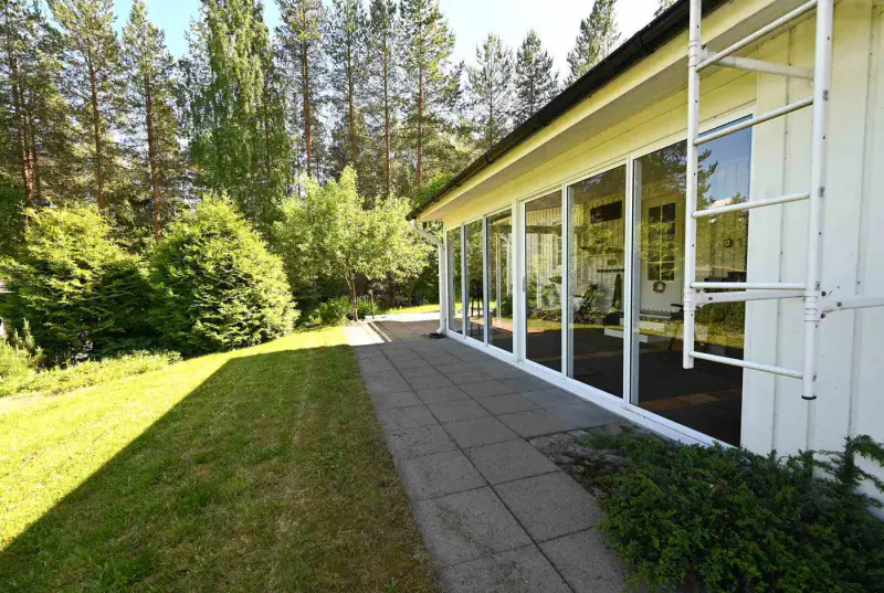 Maison de rive de 1984 rénovée et agrandie en 2011 (73,5 m²) + sauna, 75 m de rive privée et 8 500 m² sur l’Onkivesi — Väisälänmäki / Lapinlahti — 9
