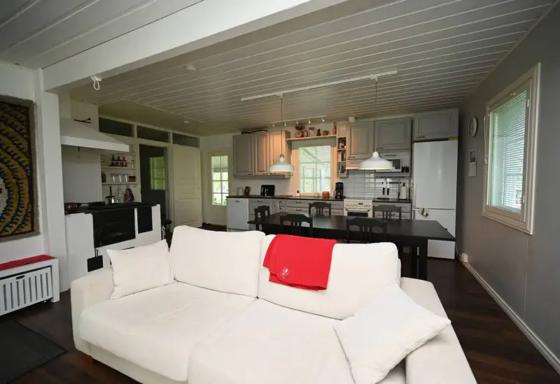 Maison de rive de 1984 rénovée et agrandie en 2011 (73,5 m²) + sauna, 75 m de rive privée et 8 500 m² sur l’Onkivesi — Väisälänmäki / Lapinlahti — 13
