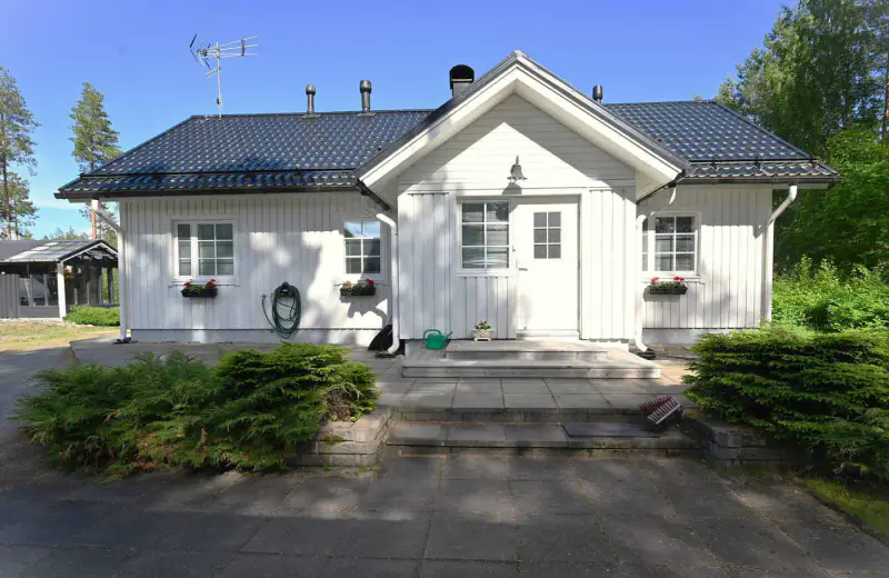 Maison de rive de 1984 rénovée et agrandie en 2011 (73,5 m²) + sauna, 75 m de rive privée et 8 500 m² sur l’Onkivesi — Väisälänmäki / Lapinlahti — 6