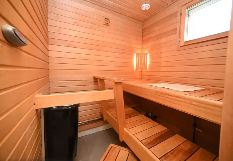 Maison ~72 m² (1976, rénovée 2013–16) + sauna, 5,9 ha et 275 m de rive sur l’Onkivesi — Karvasalmi / Lapinlahti — 14