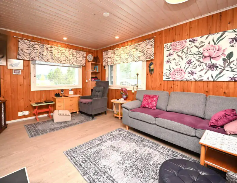 Maison ~72 m² (1976, rénovée 2013–16) + sauna, 5,9 ha et 275 m de rive sur l’Onkivesi — Karvasalmi / Lapinlahti — 11
