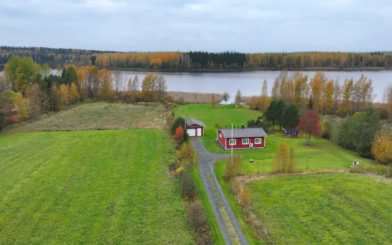 Maison ~72 m² (1976, rénovée 2013–16) + sauna, 5,9 ha et 275 m de rive sur l’Onkivesi — Karvasalmi / Lapinlahti — 5