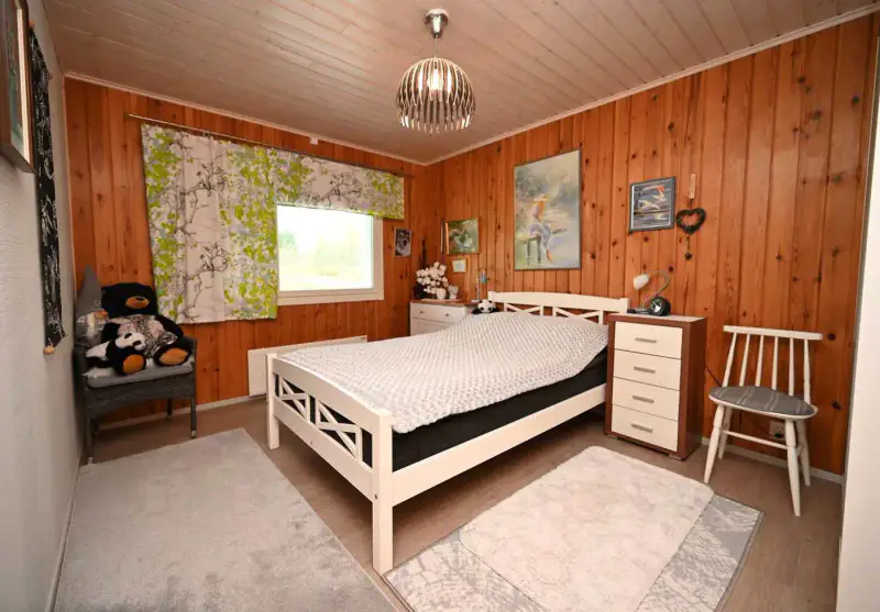 Maison ~72 m² (1976, rénovée 2013–16) + sauna, 5,9 ha et 275 m de rive sur l’Onkivesi — Karvasalmi / Lapinlahti — 13
