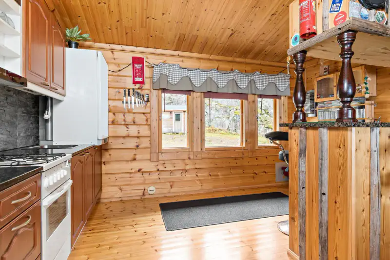 Mökki lamellihirsi ~55 m² (2010) + sauna, 5 660 m², Pukalus — Ylämaa / Lappeenranta — 2