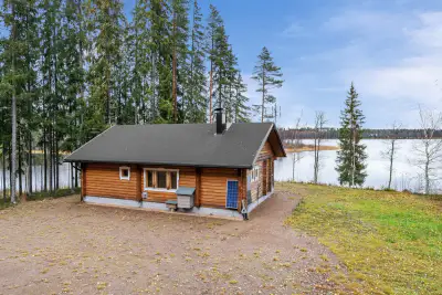 Mökki lamellihirsi ~55 m² (2010) + sauna, 5 660 m², Pukalus — Ylämaa / Lappeenranta — 1