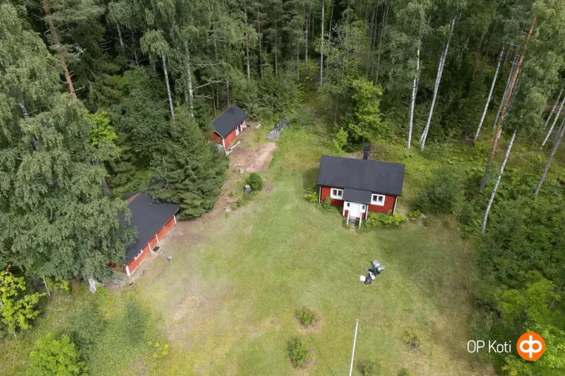 Mökki ~72 m² (années 80) + sauna, 4 950 m², Lankajärvi — Kuusa / Laukaa — 4