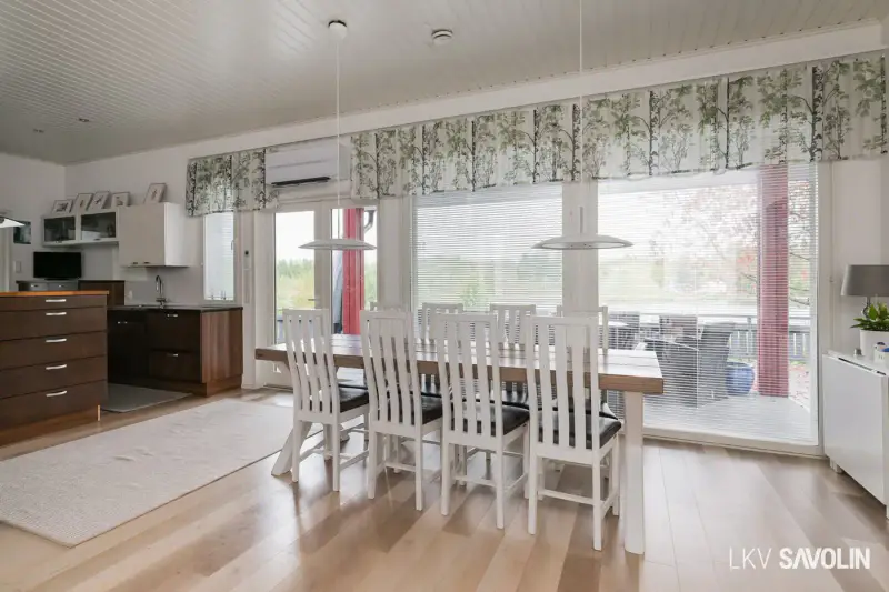 Maison ~166 m² (2010) + sauna, 1,81 ha (~150 m rive), Asemalampi — Kuusa / Laukaa — 5