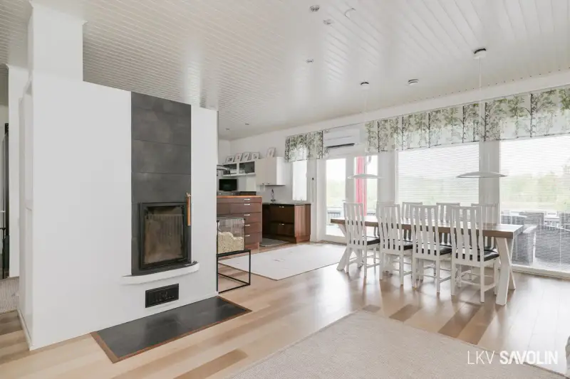 Maison ~166 m² (2010) + sauna, 1,81 ha (~150 m rive), Asemalampi — Kuusa / Laukaa — 16