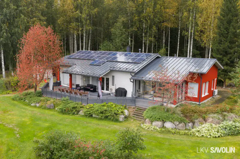 Maison ~166 m² (2010) + sauna, 1,81 ha (~150 m rive), Asemalampi — Kuusa / Laukaa — 3