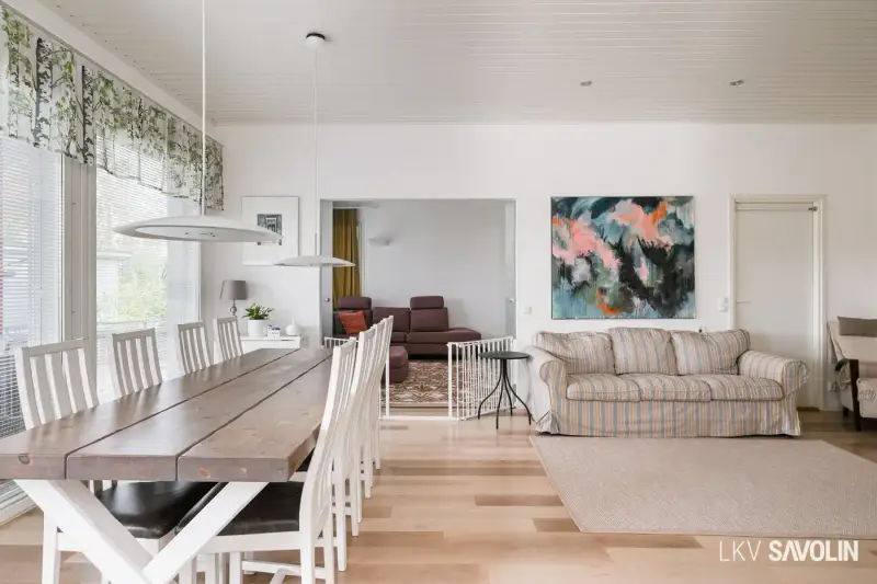 Maison ~166 m² (2010) + sauna, 1,81 ha (~150 m rive), Asemalampi — Kuusa / Laukaa — 18