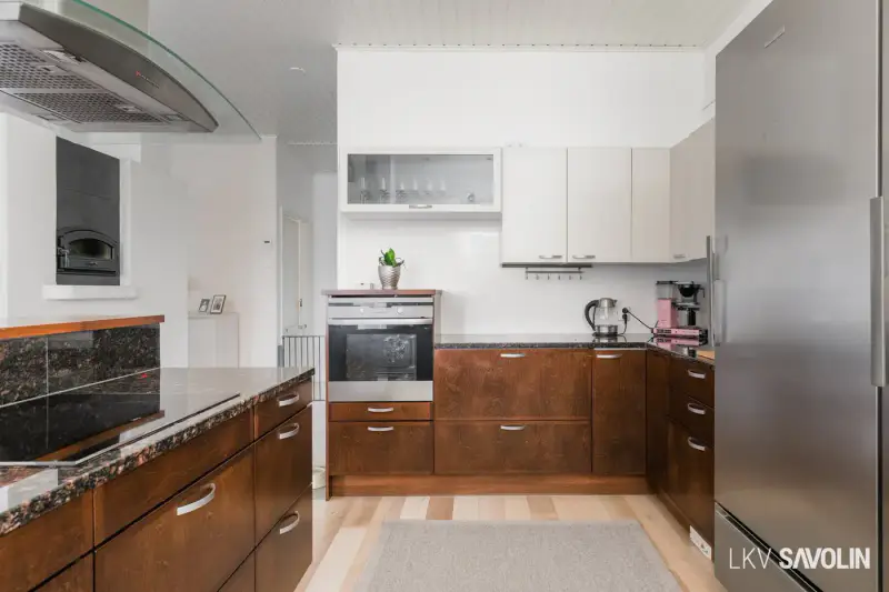 Maison ~166 m² (2010) + sauna, 1,81 ha (~150 m rive), Asemalampi — Kuusa / Laukaa — 9