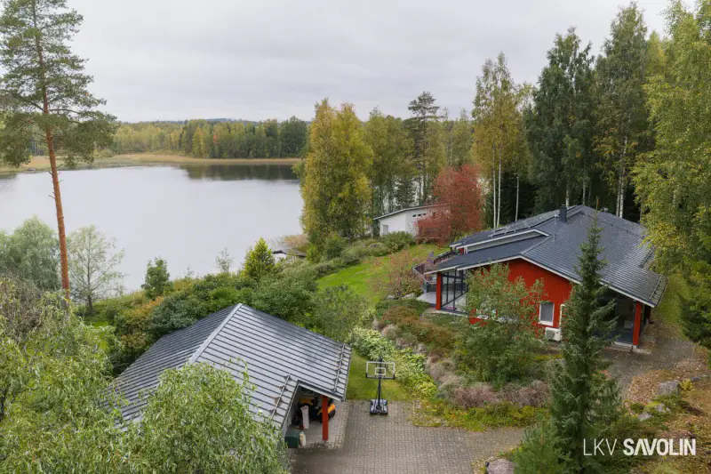 Maison ~166 m² (2010) + sauna, 1,81 ha (~150 m rive), Asemalampi — Kuusa / Laukaa — 4