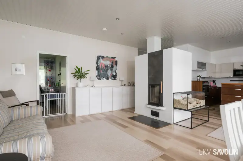 Maison ~166 m² (2010) + sauna, 1,81 ha (~150 m rive), Asemalampi — Kuusa / Laukaa — 15