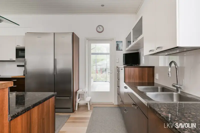 Maison ~166 m² (2010) + sauna, 1,81 ha (~150 m rive), Asemalampi — Kuusa / Laukaa — 6