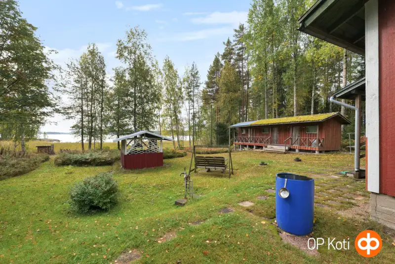 Mökki ~40 m² (1981) + aitta, 12 860 m², Saimaa — Kuukanniemi / Lemi — 12