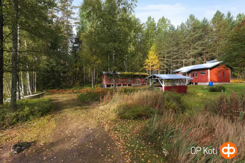 Mökki ~40 m² (1981) + aitta, 12 860 m², Saimaa — Kuukanniemi / Lemi — 14