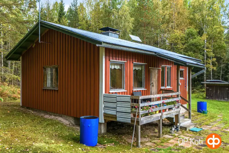 Mökki ~40 m² (1981) + aitta, 12 860 m², Saimaa — Kuukanniemi / Lemi — 17