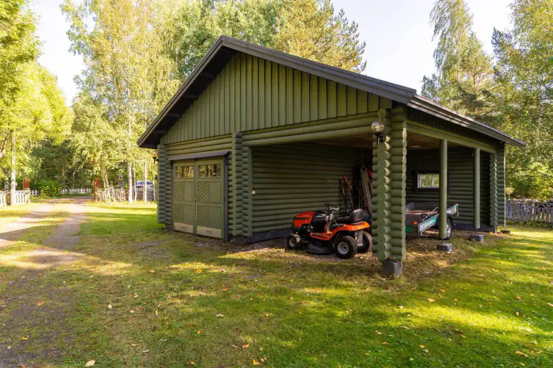 Grande maison rondins ~192 m² (1992) + rantasauna, rive Pyhäjärvi, 3 800 m² — Niemenpää / Lempäälä — 2