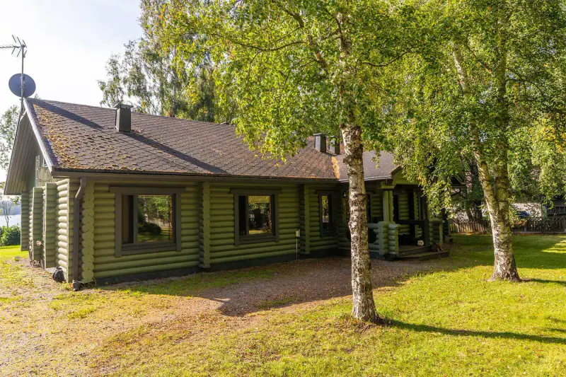 Grande maison rondins ~192 m² (1992) + rantasauna, rive Pyhäjärvi, 3 800 m² — Niemenpää / Lempäälä — 4