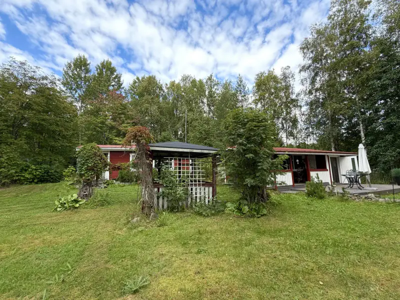 Mökki ~33 m² + rantasauna 2010, rive sud Häyryjärvi, 3 650 m² — Sorsakoski — 17