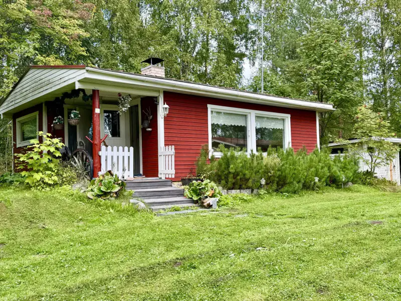 Mökki ~33 m² + rantasauna 2010, rive sud Häyryjärvi, 3 650 m² — Sorsakoski — 4