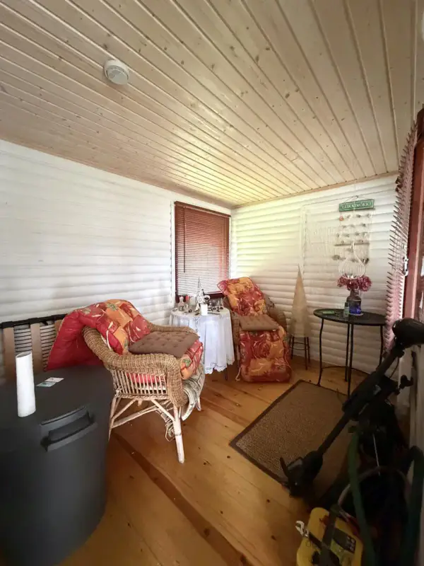 Mökki ~33 m² + rantasauna 2010, rive sud Häyryjärvi, 3 650 m² — Sorsakoski — 12