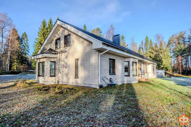 Maison 1991 de 205 m² à la géothermie, 8 668 m² avec rive privée sur l’Unnukka — Leppävirta — 4