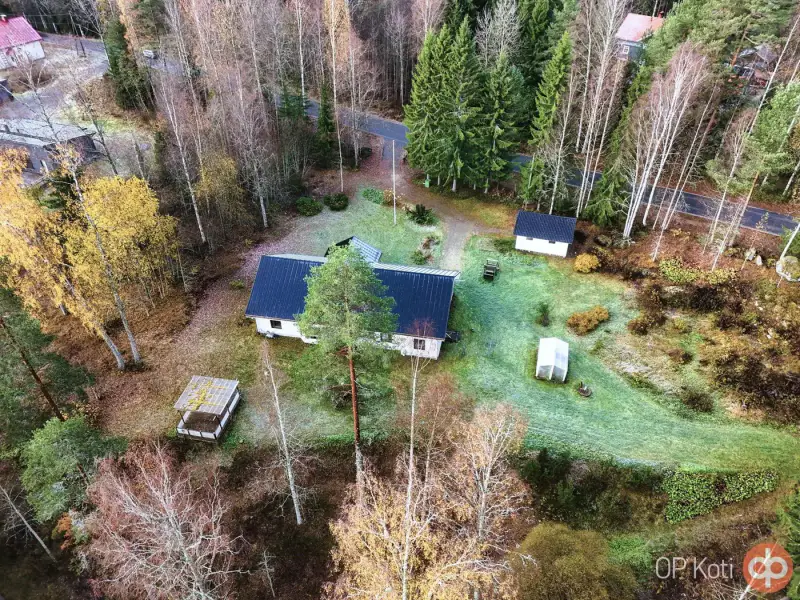 Maison 1991 de 205 m² à la géothermie, 8 668 m² avec rive privée sur l’Unnukka — Leppävirta — 2