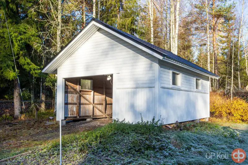 Maison 1991 de 205 m² à la géothermie, 8 668 m² avec rive privée sur l’Unnukka — Leppävirta — 9