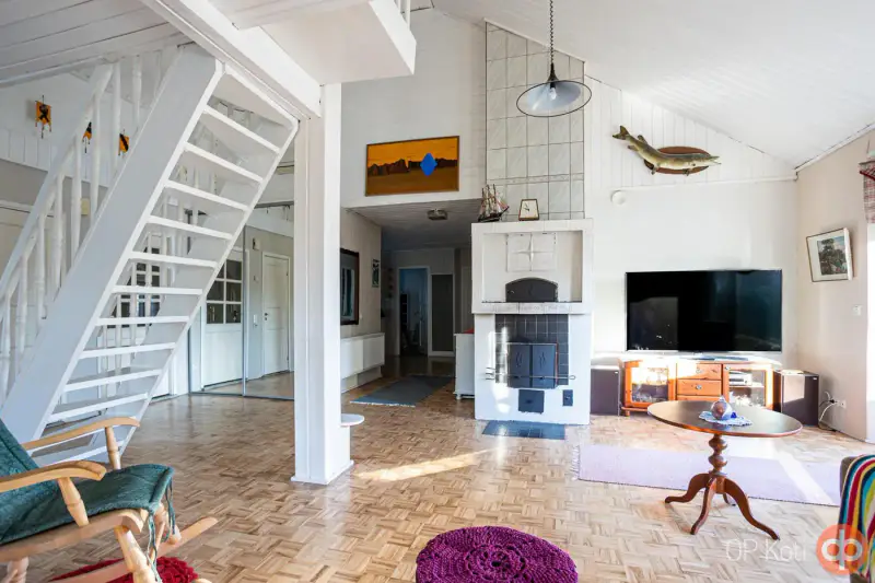 Maison 1991 de 205 m² à la géothermie, 8 668 m² avec rive privée sur l’Unnukka — Leppävirta — 13