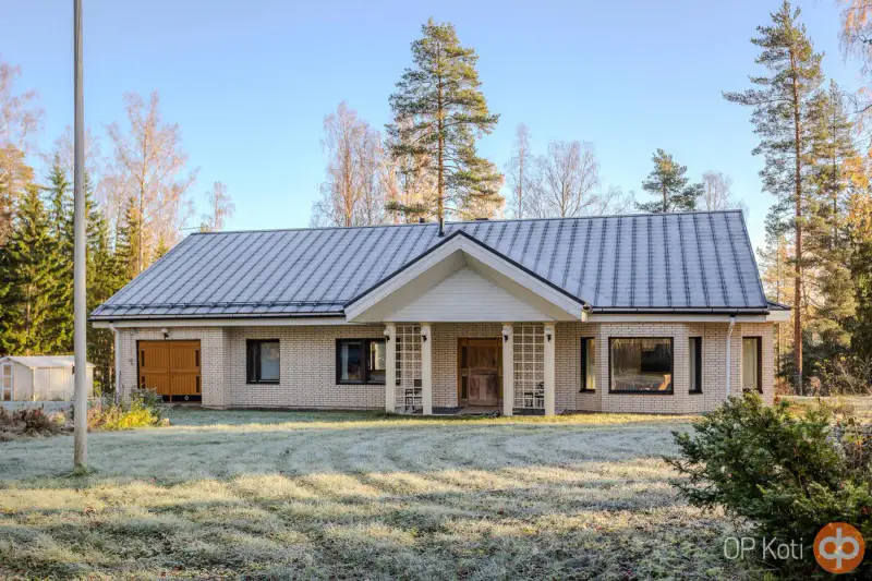 Maison 1991 de 205 m² à la géothermie, 8 668 m² avec rive privée sur l’Unnukka — Leppävirta — 5