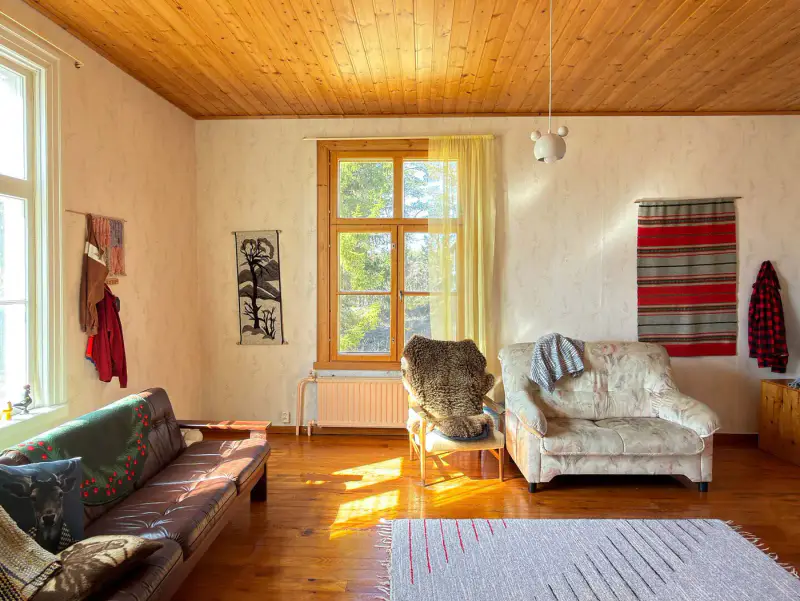 Ferme ancienne (XIXe siècle, 250 m²) sur 13,7 ha avec ~600 m de rive privée sur l’Osmajärvi — Sorsakoski, Leppävirta — 14