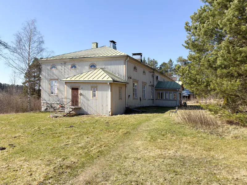 Ferme ancienne (XIXe siècle, 250 m²) sur 13,7 ha avec ~600 m de rive privée sur l’Osmajärvi — Sorsakoski, Leppävirta — 5