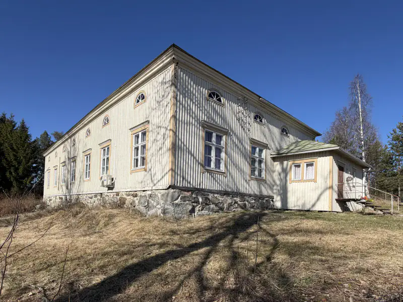 Ferme ancienne (XIXe siècle, 250 m²) sur 13,7 ha avec ~600 m de rive privée sur l’Osmajärvi — Sorsakoski, Leppävirta — 4