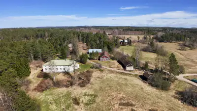 Ferme ancienne (XIXe siècle, 250 m²) sur 13,7 ha avec ~600 m de rive privée sur l’Osmajärvi — Sorsakoski, Leppävirta — 1