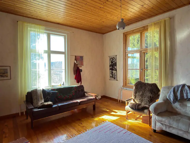 Ferme ancienne (XIXe siècle, 250 m²) sur 13,7 ha avec ~600 m de rive privée sur l’Osmajärvi — Sorsakoski, Leppävirta — 13