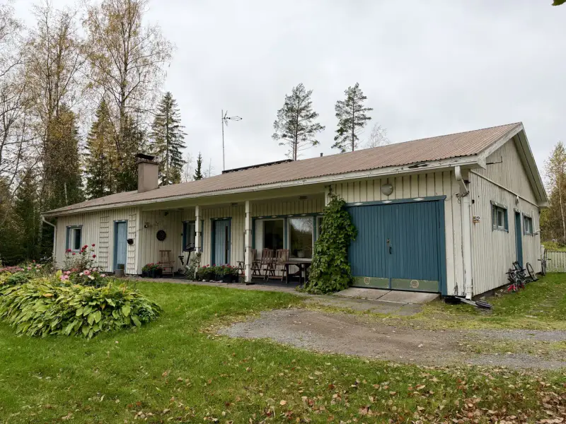 Maison (119 m², 4 chambres, sauna) avec 34 m de rive privée sur le Haiseva, 1 700 m² — Timola, Leppävirta — 2