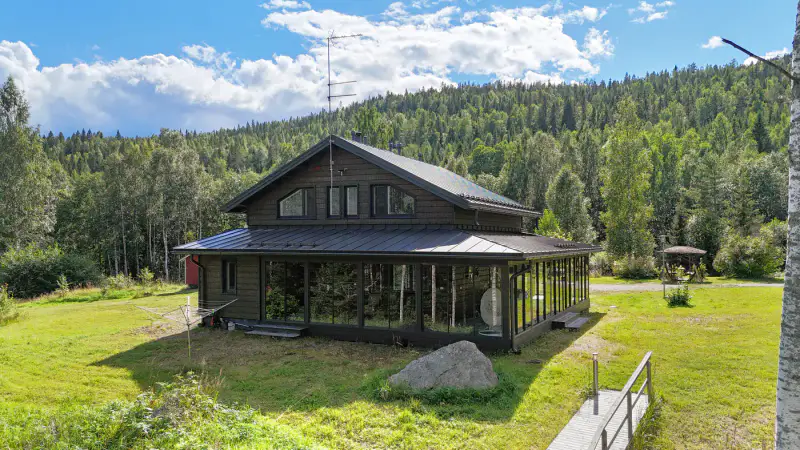 Maison de loisirs 135 m² (2018) + ancien mökki en rondins de 1909 rénové, 1,8 ha et ~100 m de rive sur l’étang Kolinlampi — Koli / Lieksa — 18