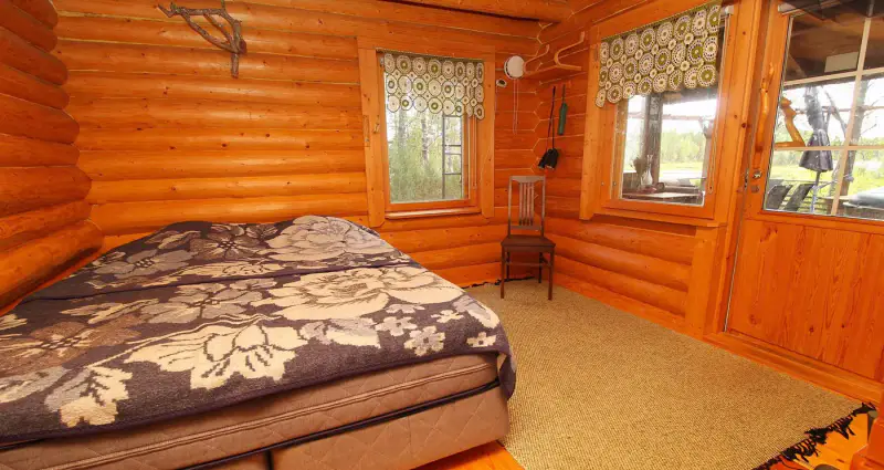 Chalet en rondins ~27 m² (1999) + sauna et bain nordique, 4,95 ha entre Lieksanjoki et lampi — Maurunniemi / Lieksa — 4
