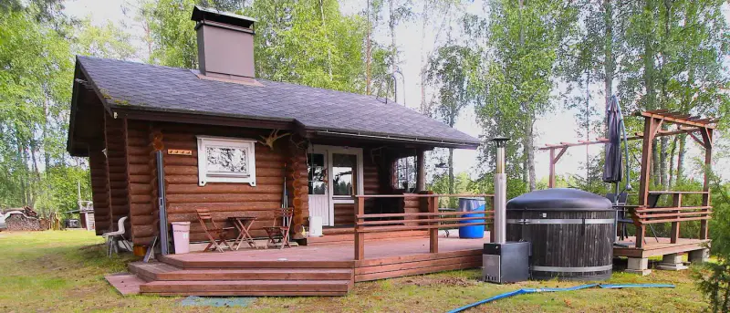 Chalet en rondins ~27 m² (1999) + sauna et bain nordique, 4,95 ha entre Lieksanjoki et lampi — Maurunniemi / Lieksa — 1