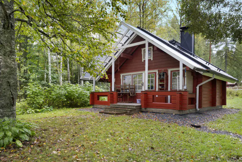 Petit mökki ~27 m² (1990) + sauna 1950, ~2 960 m², plage ~30 m — Vaivio / Liperi — 4