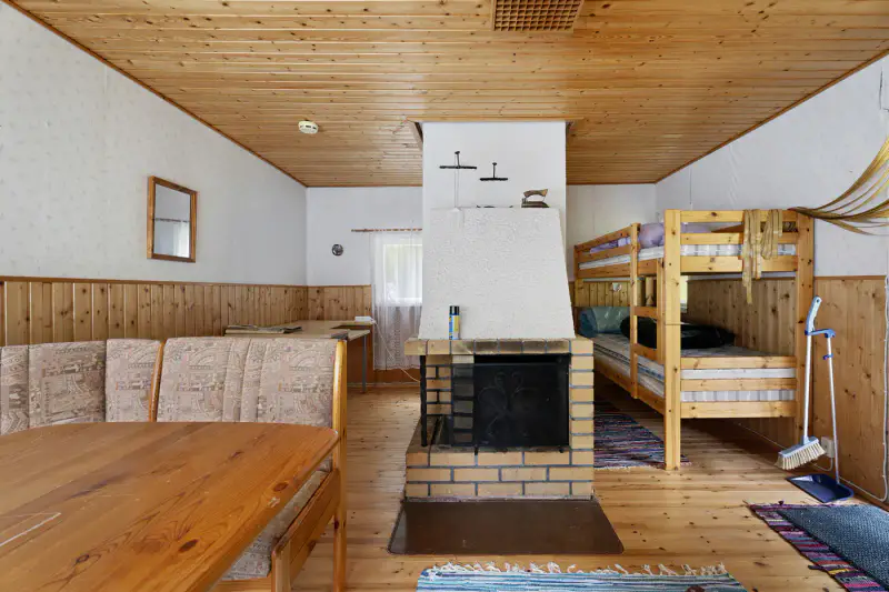 Petit mökki ~27 m² (1990) + sauna 1950, ~2 960 m², plage ~30 m — Vaivio / Liperi — 11