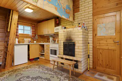 Petit mökki ~27 m² (1990) + sauna 1950, ~2 960 m², plage ~30 m — Vaivio / Liperi — 1
