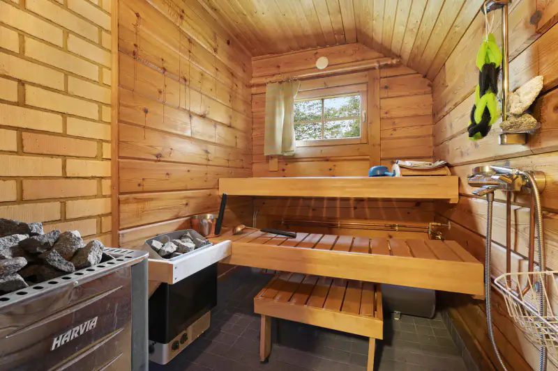 Petit mökki ~27 m² (1990) + sauna 1950, ~2 960 m², plage ~30 m — Vaivio / Liperi — 5