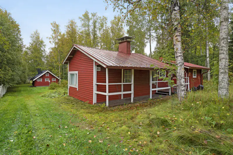 Petit mökki ~27 m² (1990) + sauna 1950, ~2 960 m², plage ~30 m — Vaivio / Liperi — 8