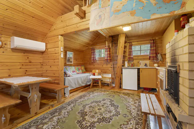 Petit mökki ~27 m² (1990) + sauna 1950, ~2 960 m², plage ~30 m — Vaivio / Liperi — 3
