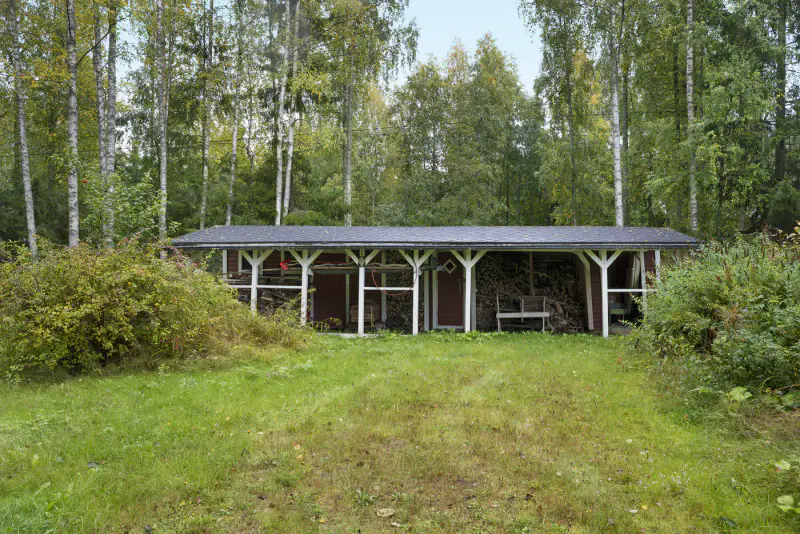 Petit mökki ~27 m² (1990) + sauna 1950, ~2 960 m², plage ~30 m — Vaivio / Liperi — 16