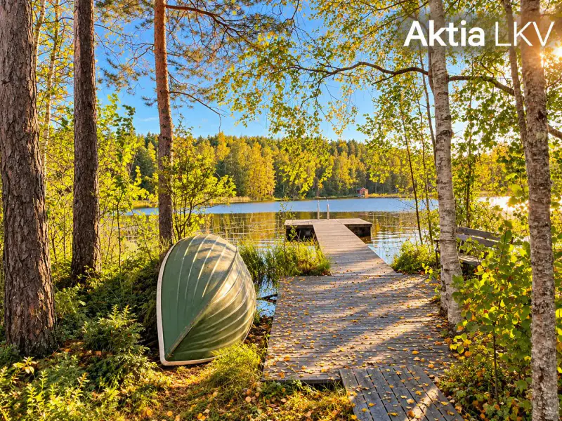 Mökki en rondins ~48 m² + sauna, 3 cabanes d’invités, 1,25 ha (2 parcelles) et ~40 m de rive privée sur le Kerklampi — Sammatti / Lohja — 5