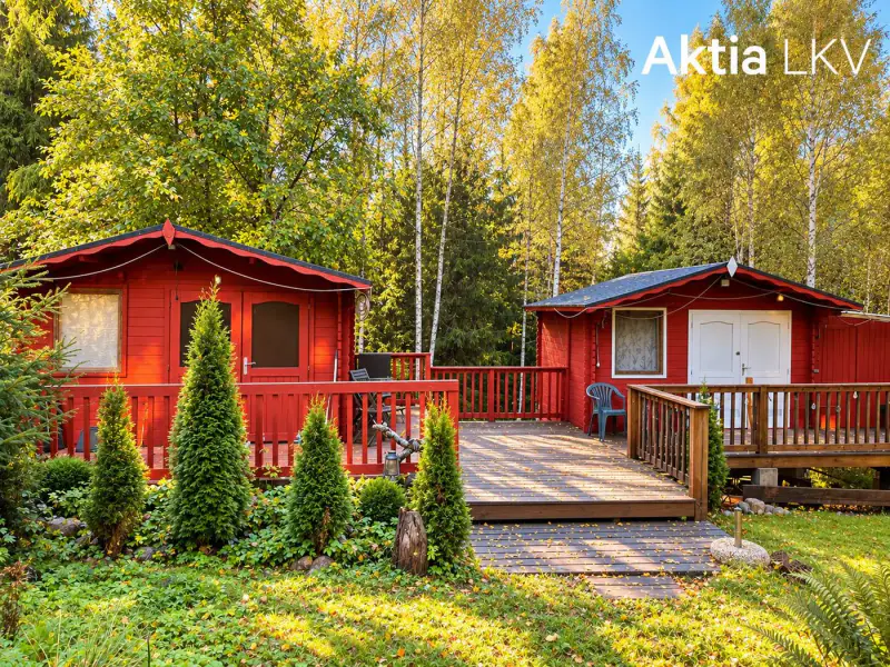 Mökki en rondins ~48 m² + sauna, 3 cabanes d’invités, 1,25 ha (2 parcelles) et ~40 m de rive privée sur le Kerklampi — Sammatti / Lohja — 3